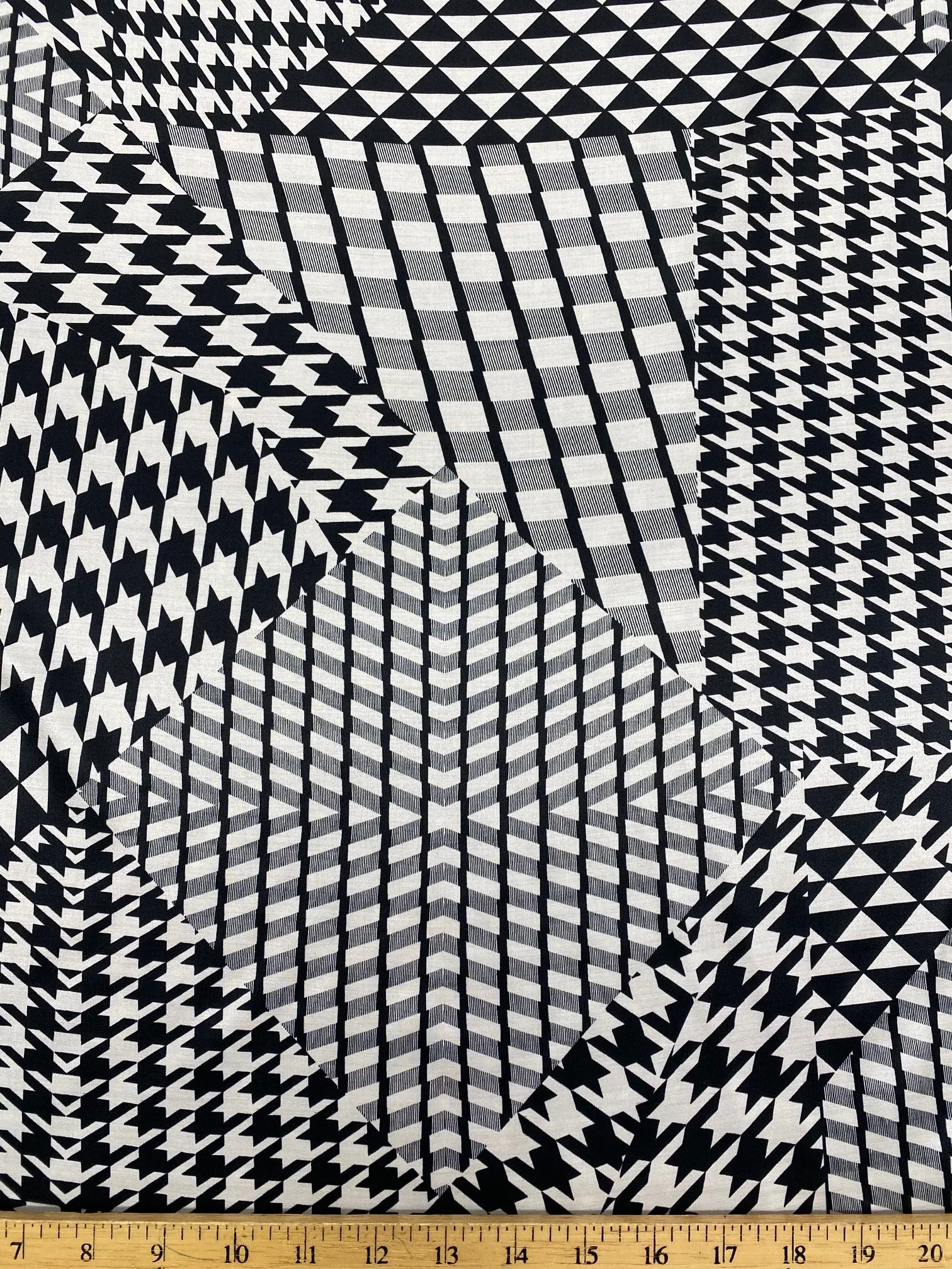 S-7409W DESIGNER HOUNDSTOOTH PRINT SILK VISCOSE. ITALY