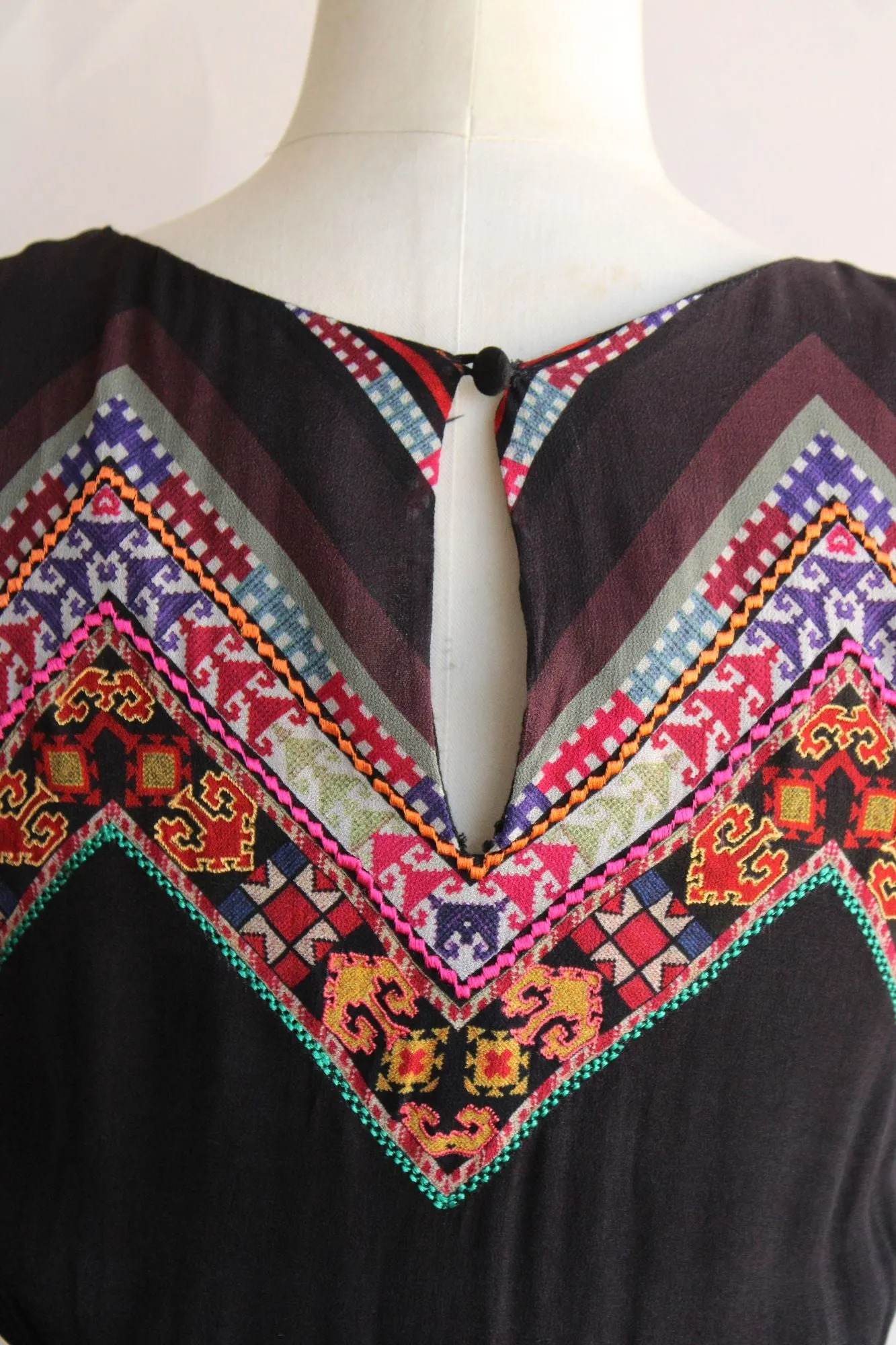 Tanvi Kedia Womens Dress, Size 6, Keyhole Back, Boho Folk Style Embroidery