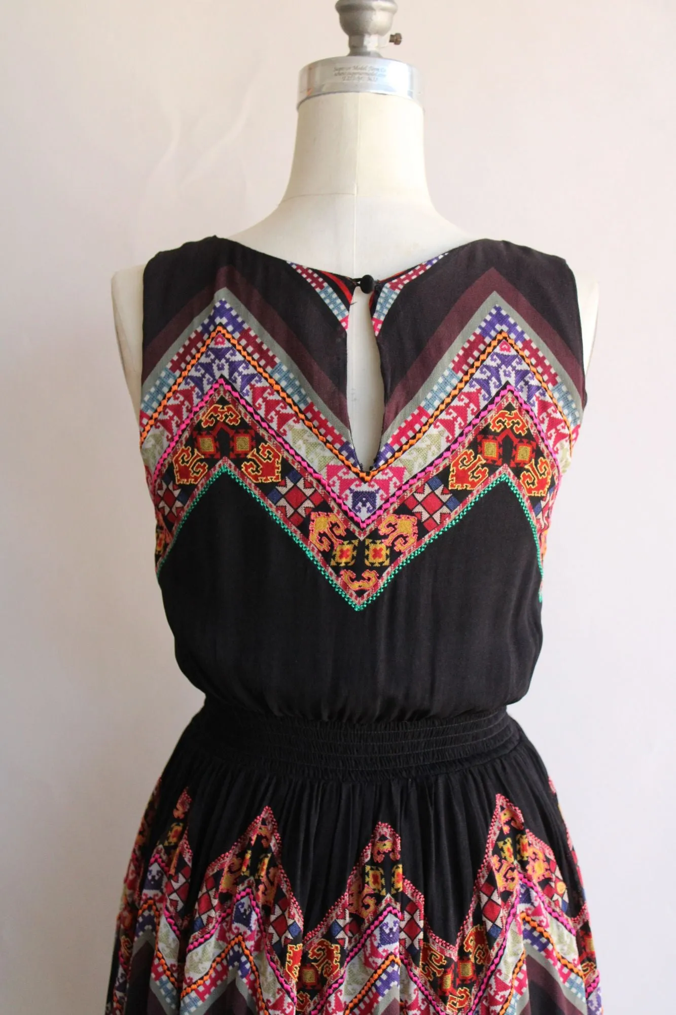Tanvi Kedia Womens Dress, Size 6, Keyhole Back, Boho Folk Style Embroidery
