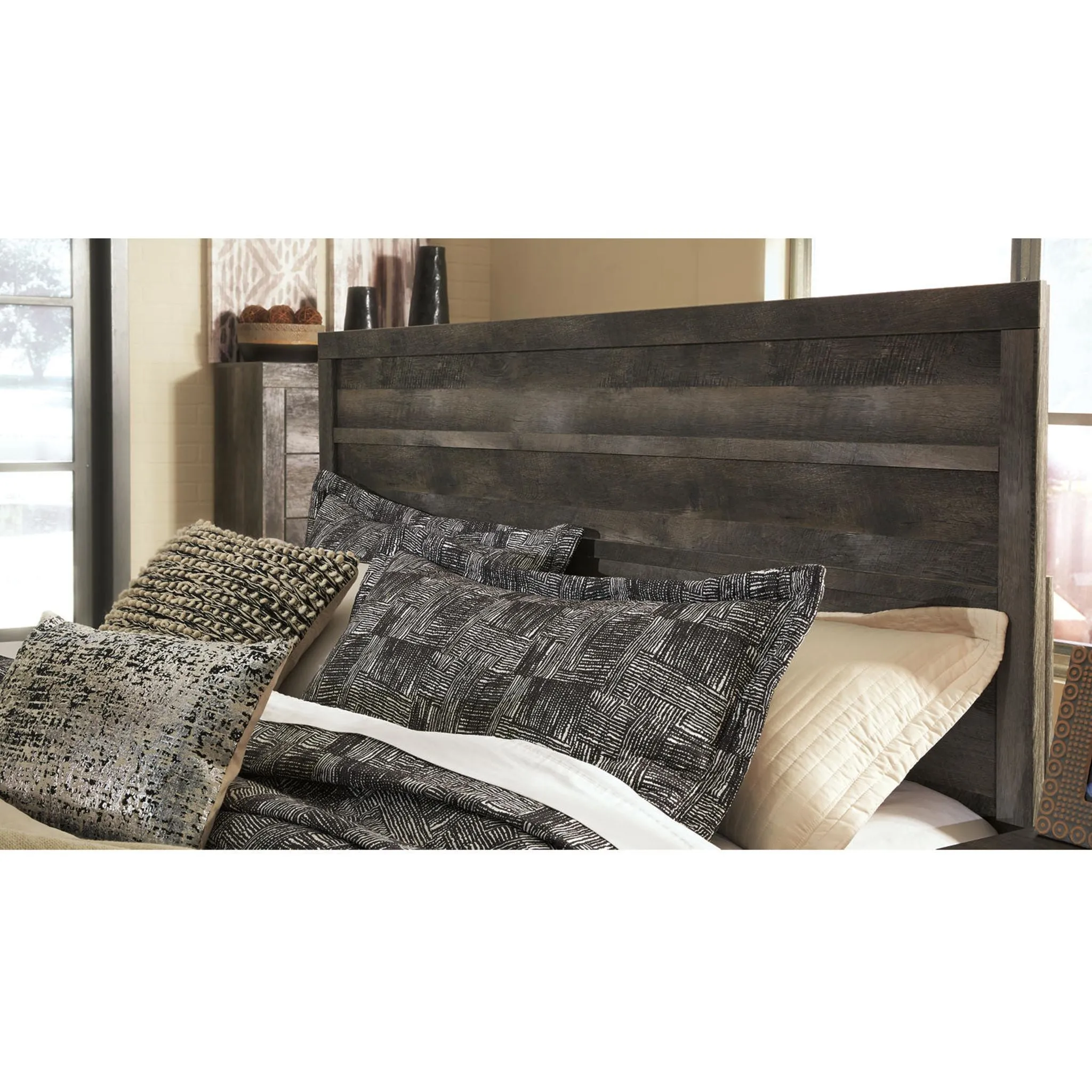 Wynnlow Platform Bed - Gray